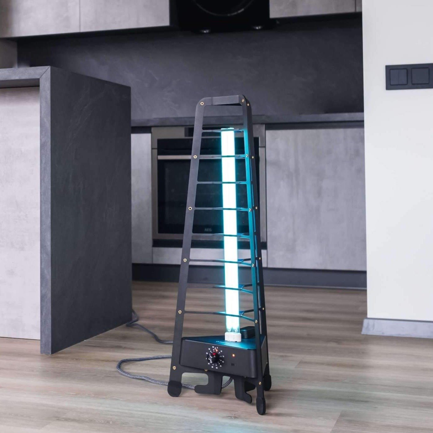 Bacteo TOWER COVID-19 disinfection lamp 95WEU 9000 h