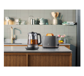 Electrolux Kettle Explore 7 E7GK1-8BP Electric, 2000 W, 1.7 L, Glass, 360° rotational base, Black/Transparent