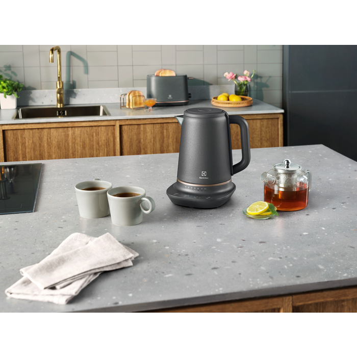 Electrolux Kettle Explore 7 E7K1-6BP With electronic control 2400 W 1.7 L Plastic 360° rotational base Black
