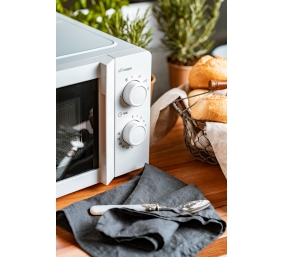 Adler | Microwave Oven | AD 6205 | Free standing | 700 W | White