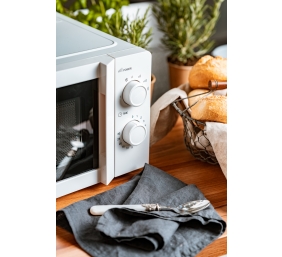 Adler | AD 6205 | Microwave Oven | Free standing | 700 W | White