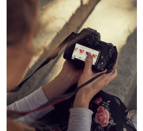 Canon | Megapixel 24.1 MP | Image stabilizer | ISO sensitivity (max) 256000 | Wi-Fi | Video recording | Manual | CMOS | Black