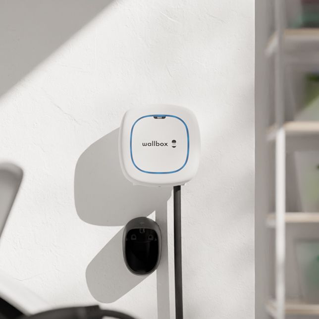 Wallbox | Electric Vehicle charge | Pulsar Max | 22 kW | Wi-Fi, Bluetooth | Pulsar Max retains the compact size and advanced performance of the Pulsar family while featuring an upgraded robust design, IK10 protection rating, and even easier installation. 