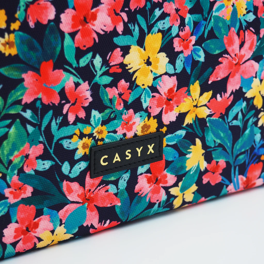 Casyx | SLVS-000023 | Casyx for MacBook | Fits up to size 13 ”/14 " | Sleeve | Canvas Flowers Dark | Waterproof