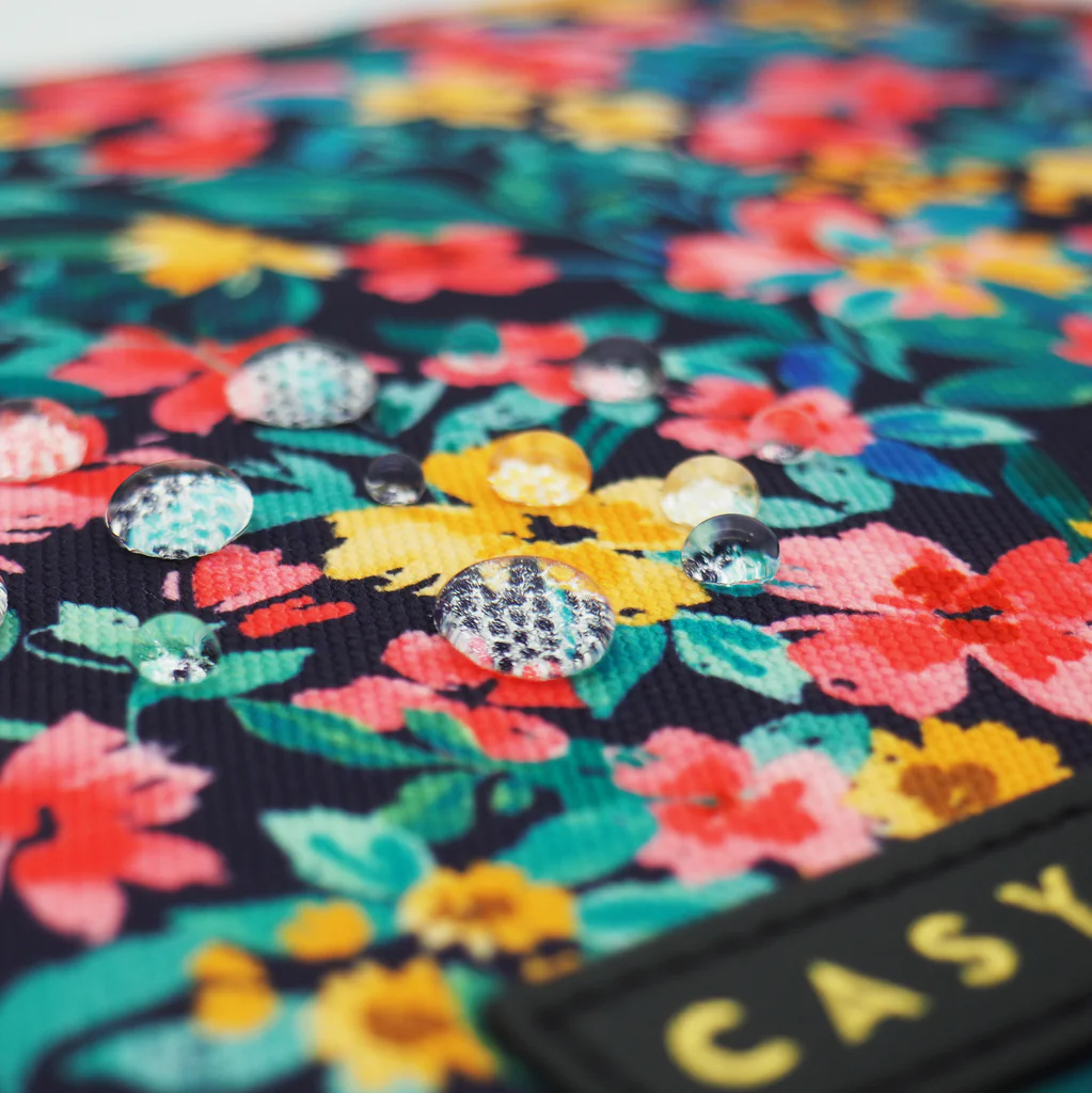 Casyx | SLVS-000023 | Casyx for MacBook | Fits up to size 13 ”/14 " | Sleeve | Canvas Flowers Dark | Waterproof