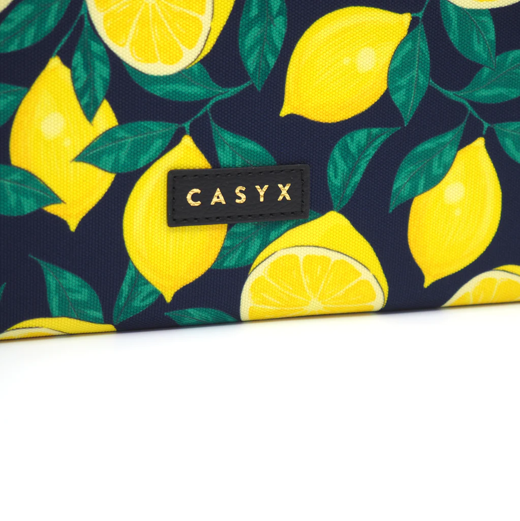 Casyx | SLVS-000002 | Casyx for MacBook | Fits up to size 13 ”/14 " | Sleeve | Midnight Lemons | Waterproof