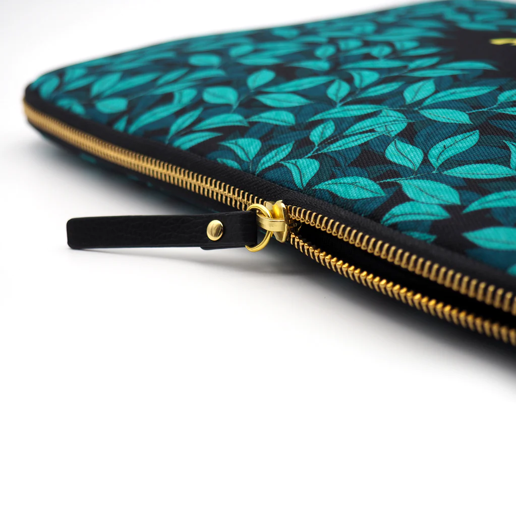 Casyx | SLVS-000001 | Casyx for MacBook | Fits up to size 13 ”/14 " | Sleeve | Spying Cat | Waterproof