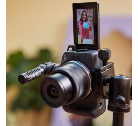 Canon | EOS R50 + RF-S 18-45mm CREATOR KIT (SIP) | Megapixel 24.2 MP | Image stabilizer | ISO sensitivity (max) 32000 | Display diagonal 2.95 " | Wi-Fi | Video recording | Automatic, manual | CMOS | Black