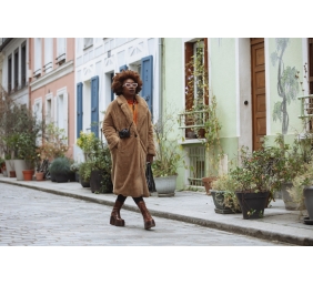 Canon | Megapixel 24.2 MP | Image stabilizer | ISO sensitivity (max) 32000 | Display diagonal 2.95 " | Wi-Fi | Video recording | Automatic, manual | CMOS | Black