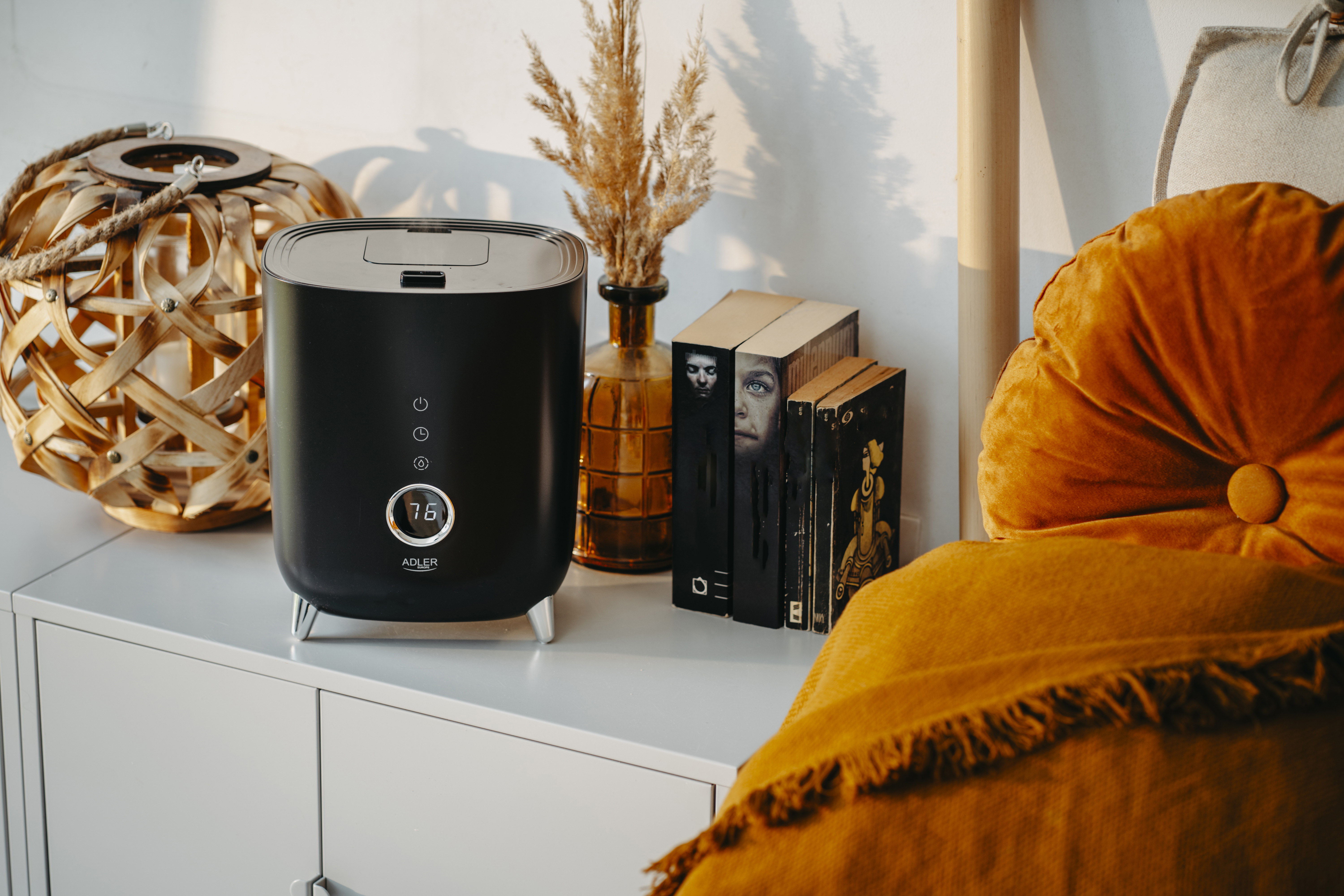 Adler | AD 7972 | Humidifier | 23 W | Water tank capacity 4 L | Suitable for rooms up to 35 m² | Ultrasonic | Humidification capacity 150-300 ml/hr | Black