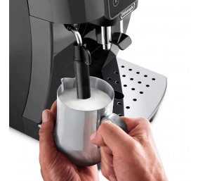 Delonghi | Magnifica Start ECAM220.22GB | Pump pressure 15 bar | Built-in milk frother | Automatic | 1450 W | Black