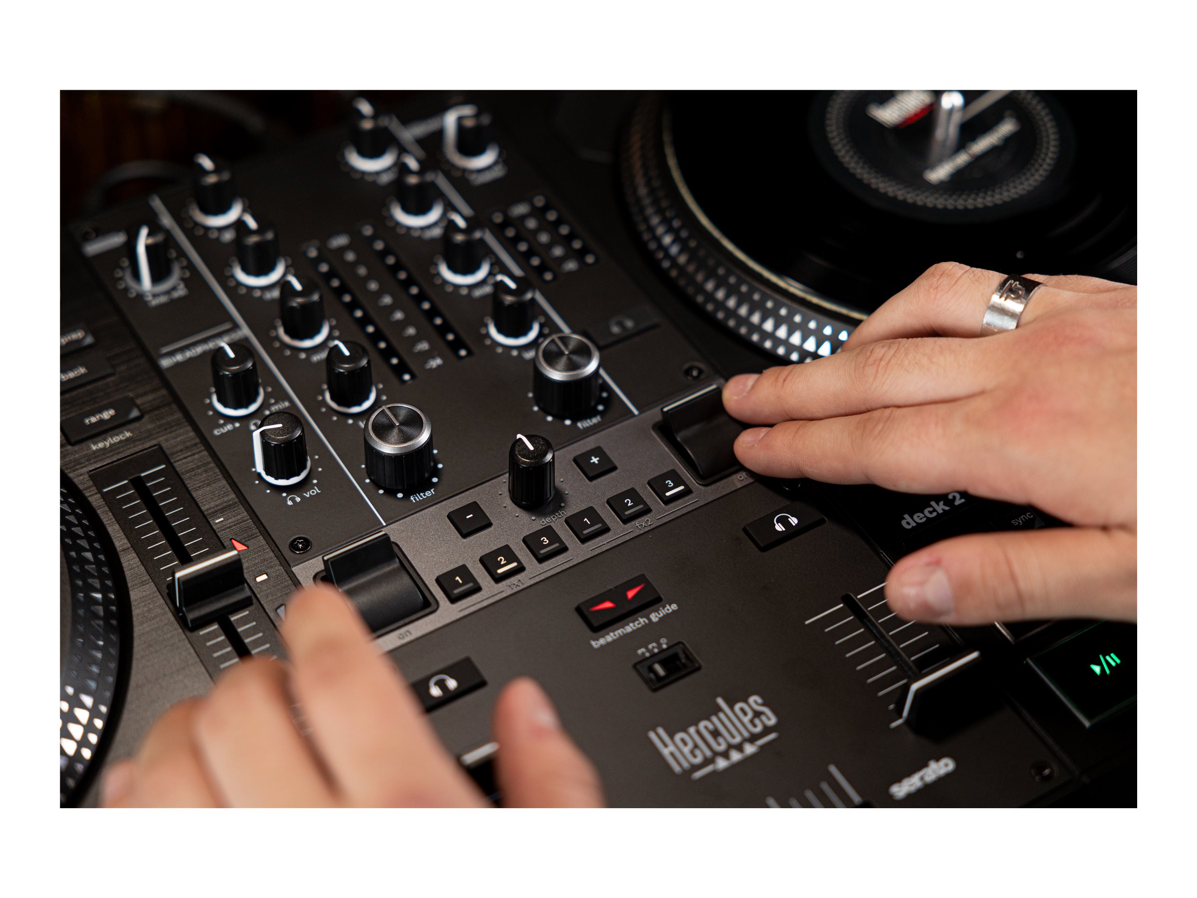 Hercules | DJControl Inpulse T7 | Speakers | USB connectivity