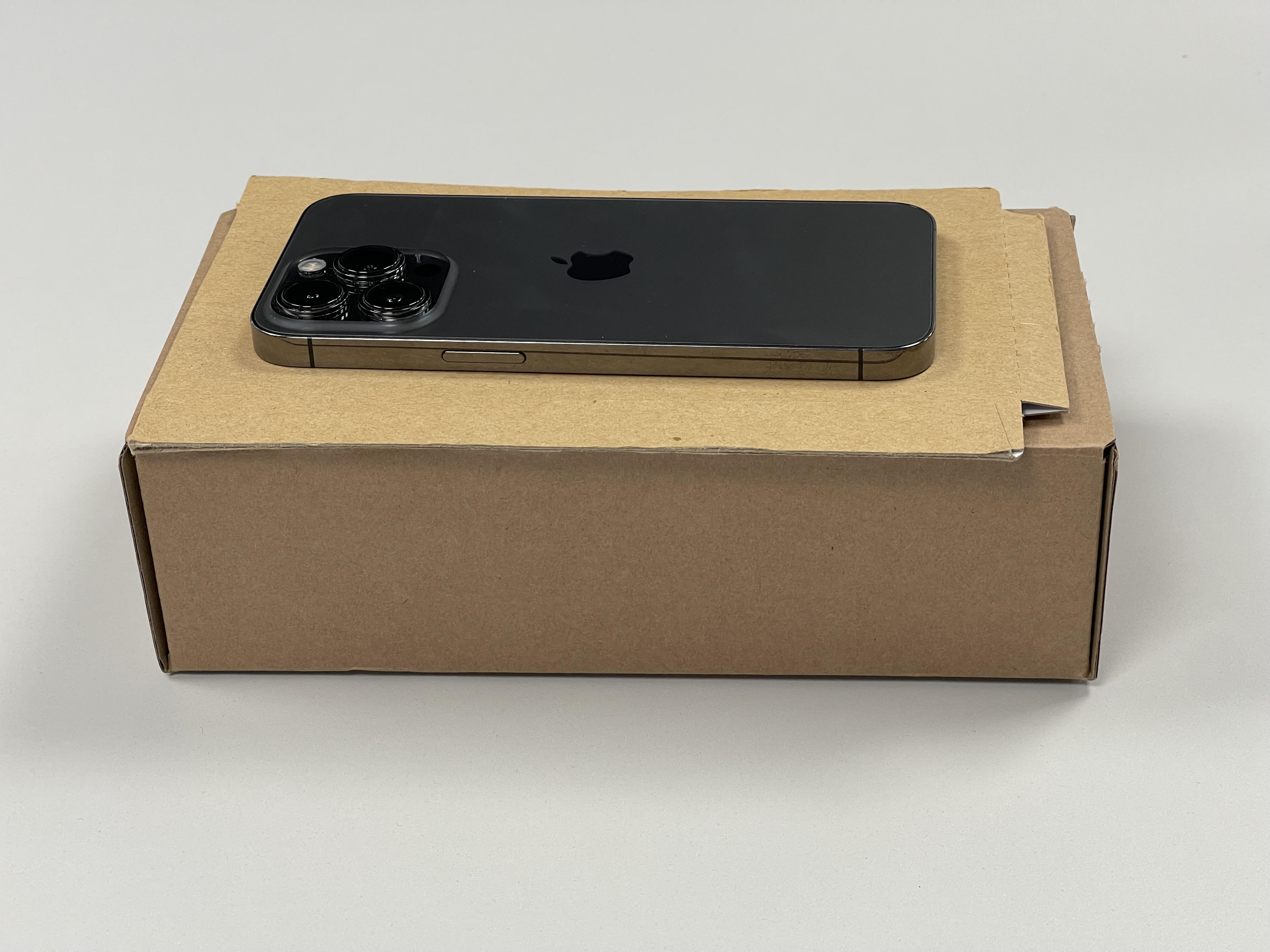 Apple REFURBISHED Grade C+ | iPhone 13 Pro | Grey | 6.1 " | Super Retina XDR OLED | 2532 x 1170 pixels | Apple | A15 Bionic | Internal RAM 6 GB | 256 GB | Dual SIM | Nano-SIM | 4G | 5G | Main camera resolution 12+12+12 MP | Secondary camera resolution 12 