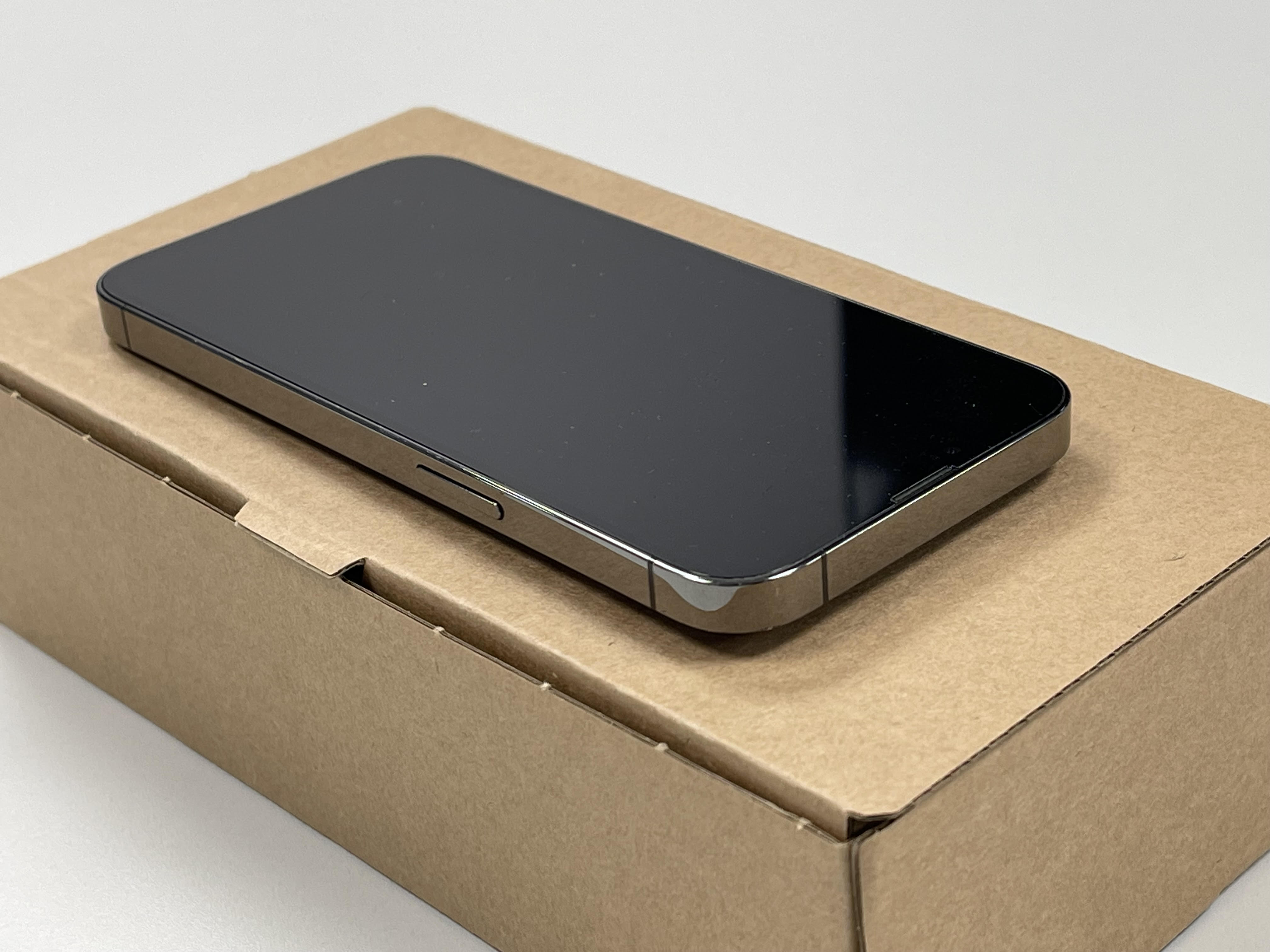Apple REFURBISHED Grade C+ | iPhone 13 Pro | Grey | 6.1 " | Super Retina XDR OLED | 2532 x 1170 pixels | Apple | A15 Bionic | Internal RAM 6 GB | 256 GB | Dual SIM | Nano-SIM | 4G | 5G | Main camera resolution 12+12+12 MP | Secondary camera resolution 12 