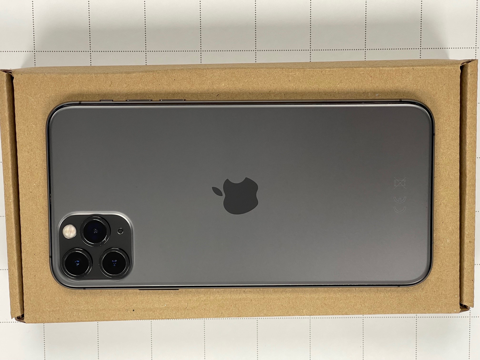 Apple REFURBISHED Grade B | iPhone 11 Pro Max | Grey | 6.5 " | Super Retina XDR OLED | 1242 x 2688 pixels | Internal RAM 4 GB | 64 GB | Dual SIM | 4G | Main camera resolution 12+12+12 MP | Secondary camera resolution 12 MP | iOS | 13