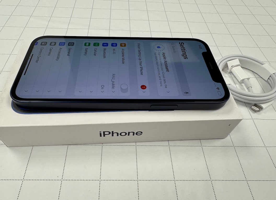 Apple REFURBISHED Grade A | iPhone 12 | Blue | 6.1 " | Super Retina XDR OLED | 2532 x 1170 pixels | Internal RAM 4 GB | 64 GB | Dual SIM | 4G | 5G | Main camera resolution 12+12 MP | Secondary camera resolution 12 MP | iOS | 18 | 2815 mAh
