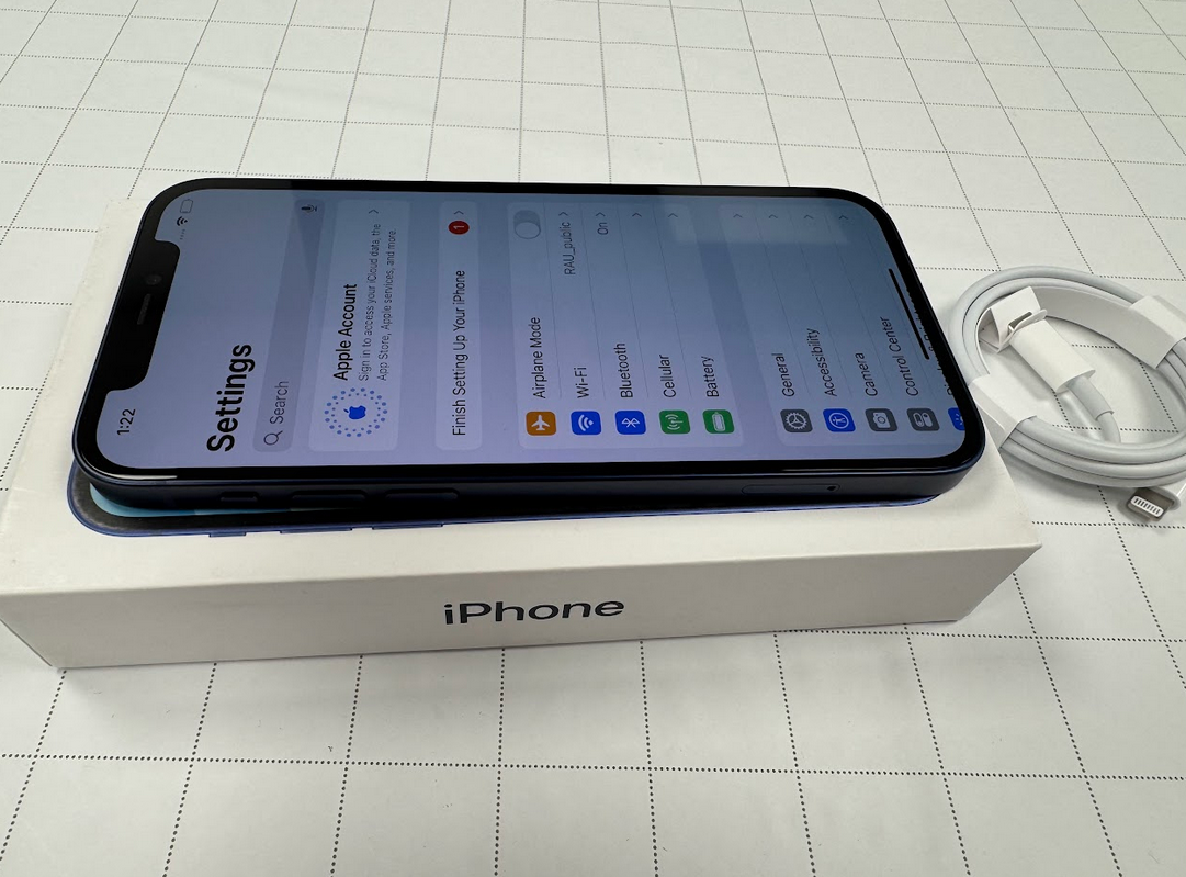 Apple REFURBISHED Grade A | iPhone 12 | Blue | 6.1 " | Super Retina XDR OLED | 2532 x 1170 pixels | Internal RAM 4 GB | 64 GB | Dual SIM | 4G | 5G | Main camera resolution 12+12 MP | Secondary camera resolution 12 MP | iOS | 18 | 2815 mAh