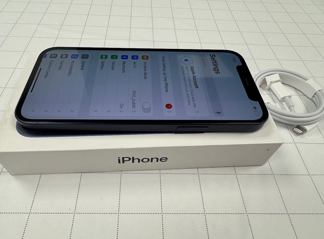 Apple REFURBISHED Grade A | iPhone 12 | Blue | 6.1 " | Super Retina XDR OLED | 2532 x 1170 pixels | Internal RAM 4 GB | 64 GB | Dual SIM | 4G | 5G | Main camera resolution 12+12 MP | Secondary camera resolution 12 MP | iOS | 18 | 2815 mAh