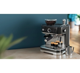Philips | Espresso Machine | PSA3218/10 Barista Brew | Pump pressure 15 bar | Built-in milk frother | Semi-automatic | 1350 W | Black