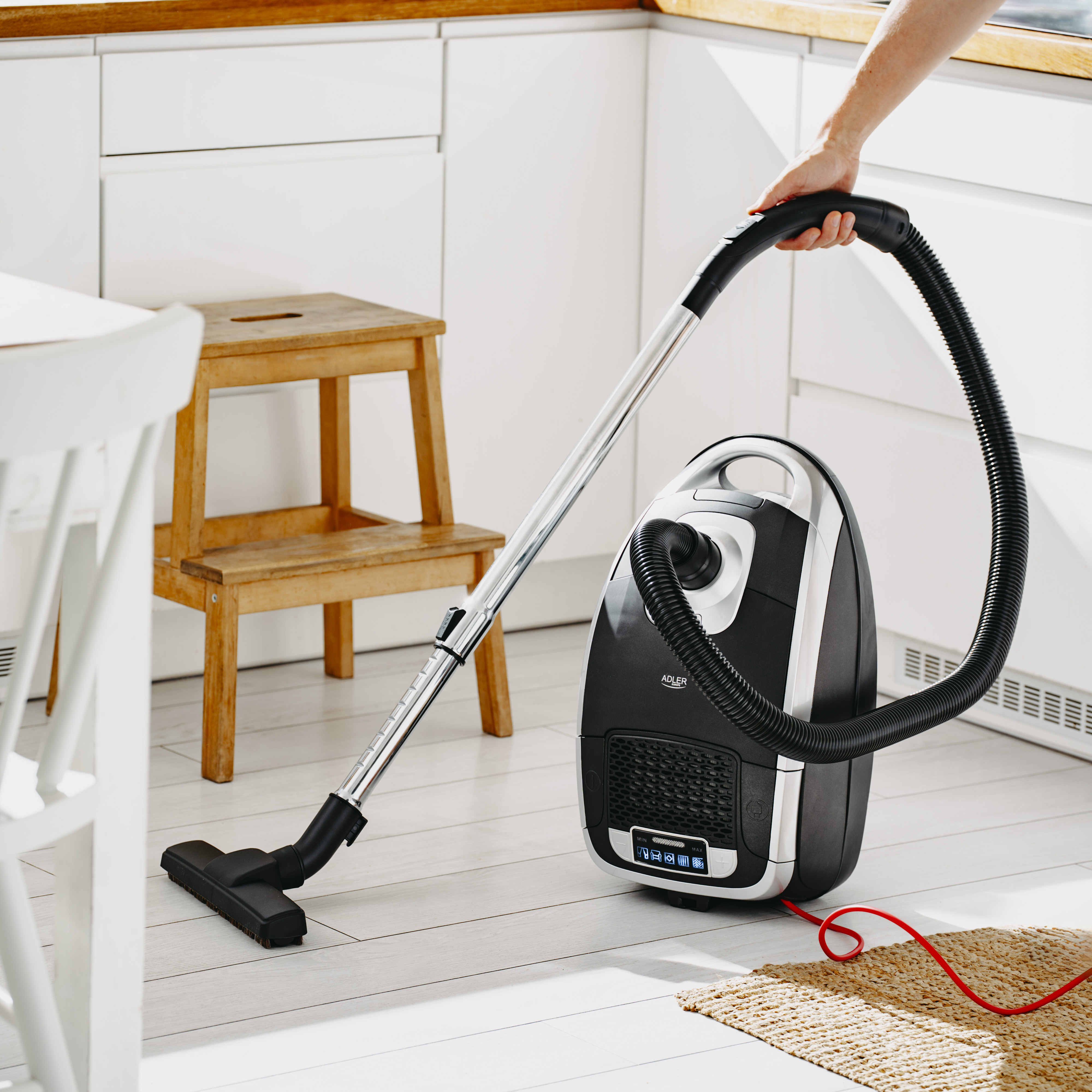 Adler Vacuum Cleaner | AD 7069 | Bagged | Power 3200 W | Dust capacity 3.5 L | Black