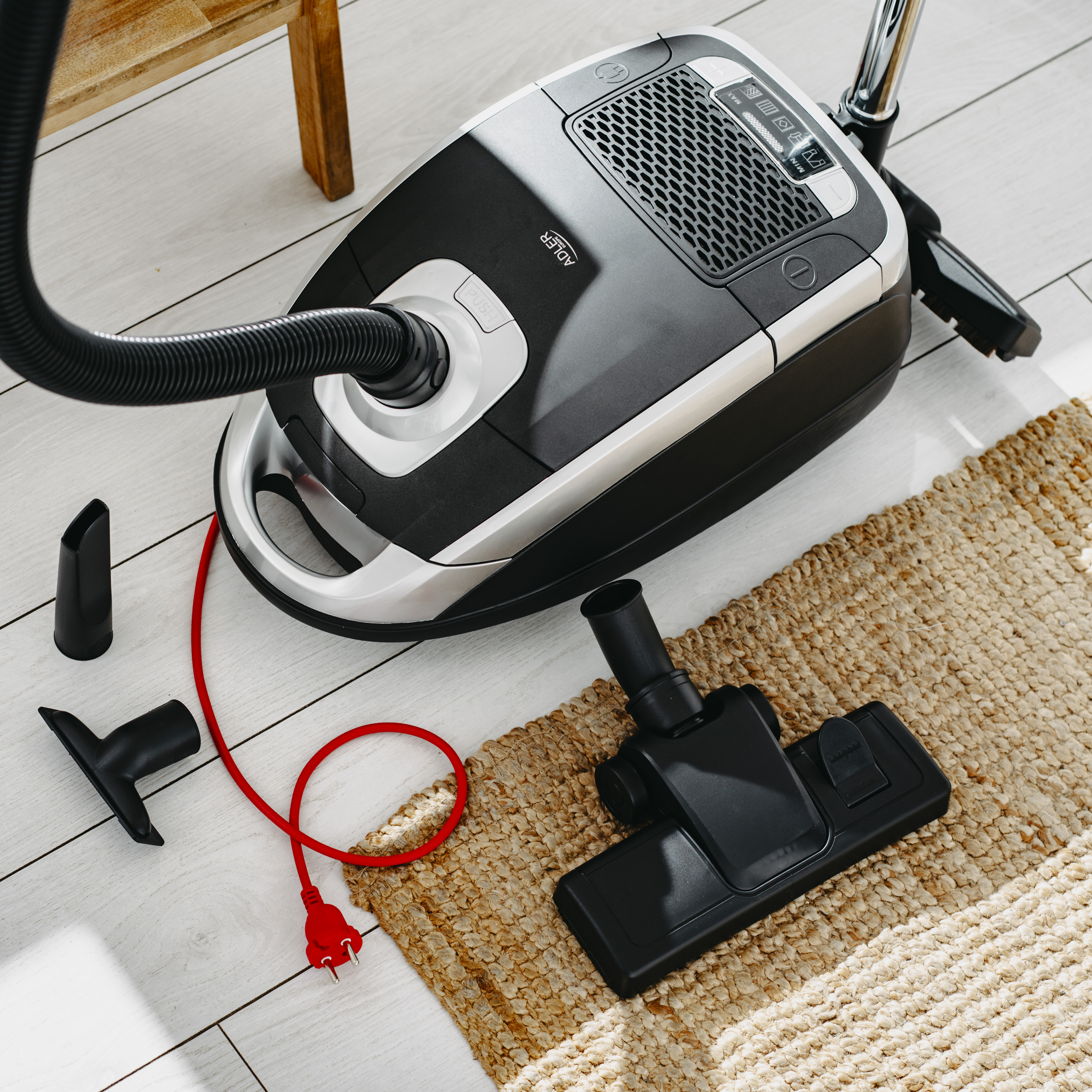 Adler Vacuum Cleaner | AD 7069 | Bagged | Power 3200 W | Dust capacity 3.5 L | Black
