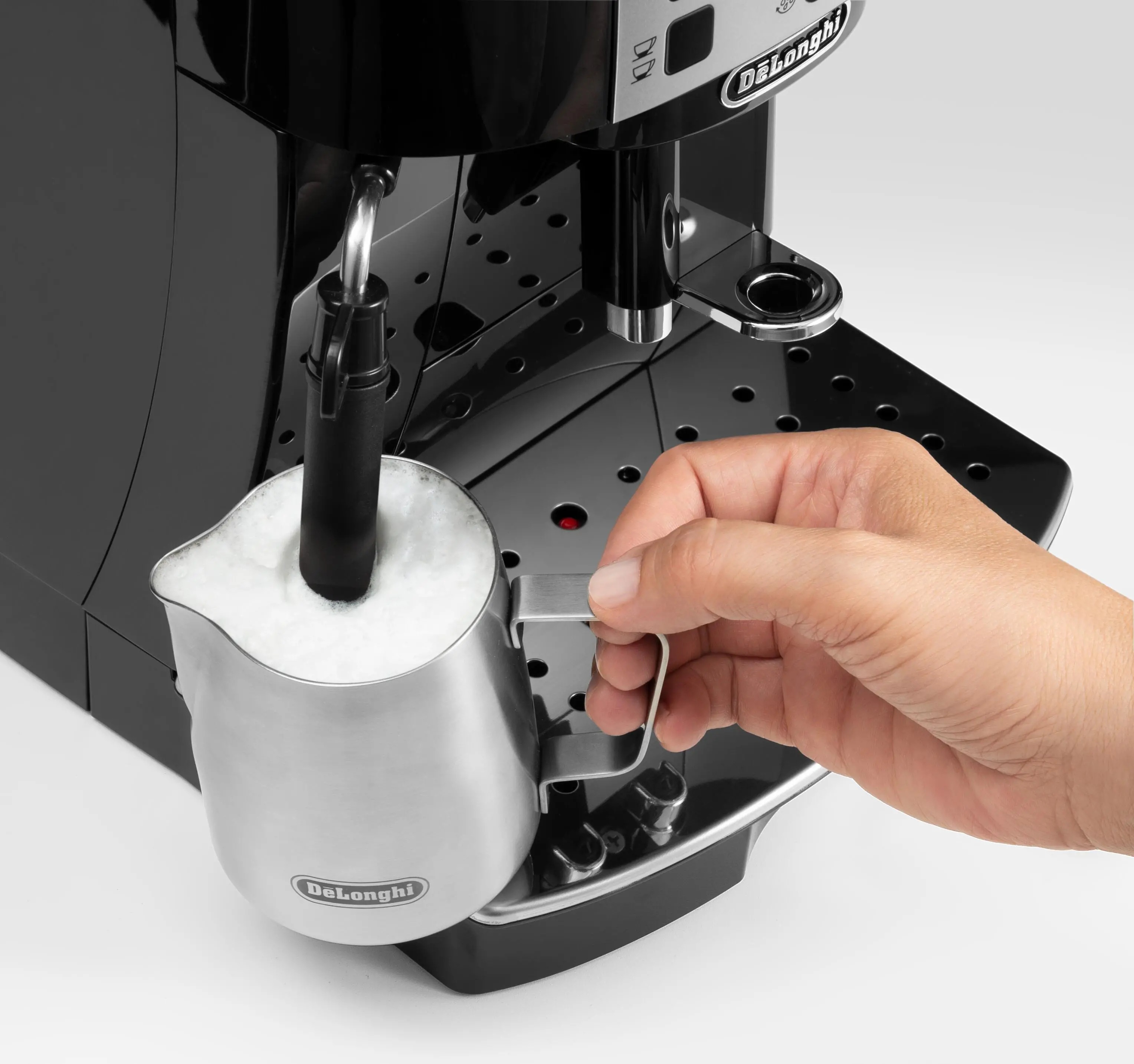 Delonghi | Coffee Maker | ECAM22.115.B Magnifica S | Pump pressure 15 bar | Built-in milk frother | Automatic | 1450 W | Black