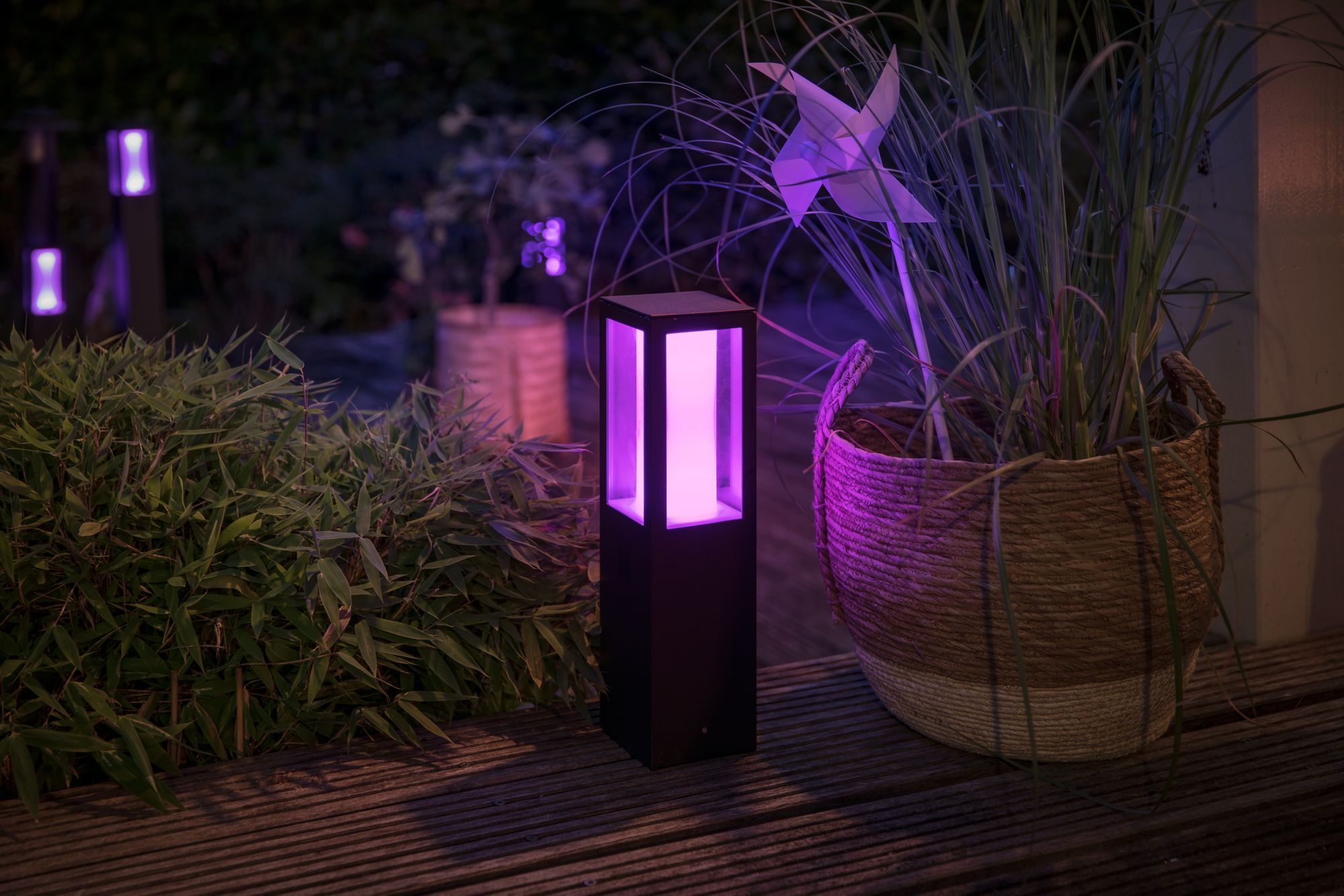 Philips Hue WCA Impress Outdoor Pedestal Lantern | 8 W | 2000-6500 Hue White Colour Ambiance