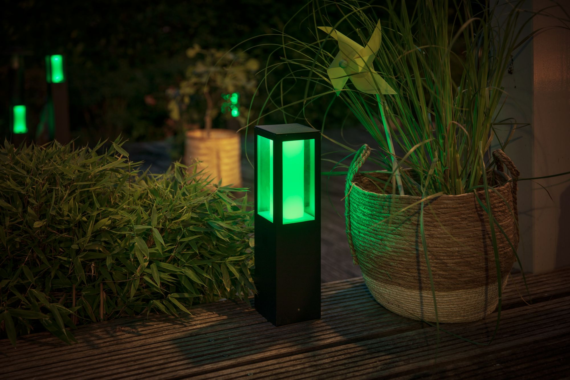 Philips Hue WCA Impress Outdoor Pedestal Lantern | 8 W | 2000-6500 Hue White Colour Ambiance