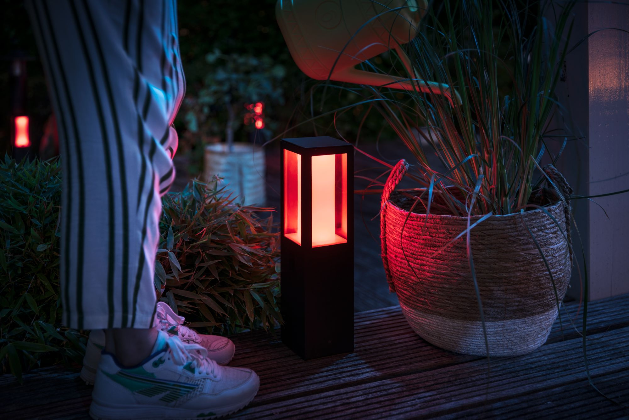 Philips Hue WCA Impress Outdoor Pedestal Lantern | 8 W | 2000-6500 Hue White Colour Ambiance