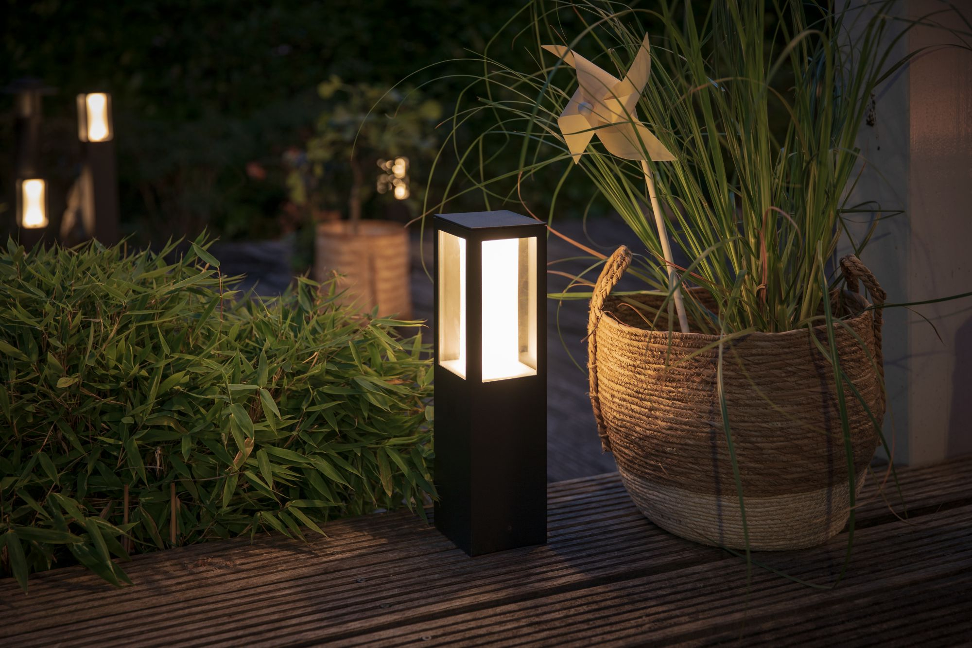 Philips Hue WCA Impress Outdoor Pedestal Lantern | 8 W | 2000-6500 Hue White Colour Ambiance