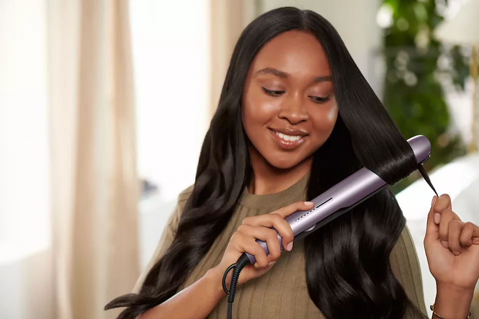 Philips | Hair Straitghtener | BHS530/00 | Warranty 24 month(s) | Ceramic heating system | Ionic function | Display LED | Temperature (max) 230 °C | Number of heating levels 12 | Metallic Pink