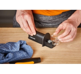 Fiskars Essential Roll-Sharp 1065598 (1023811) Peilių galąstuvas, Juoda