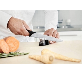 Fiskars Essential Roll-Sharp 1065598 (1023811) Peilių galąstuvas, Juoda