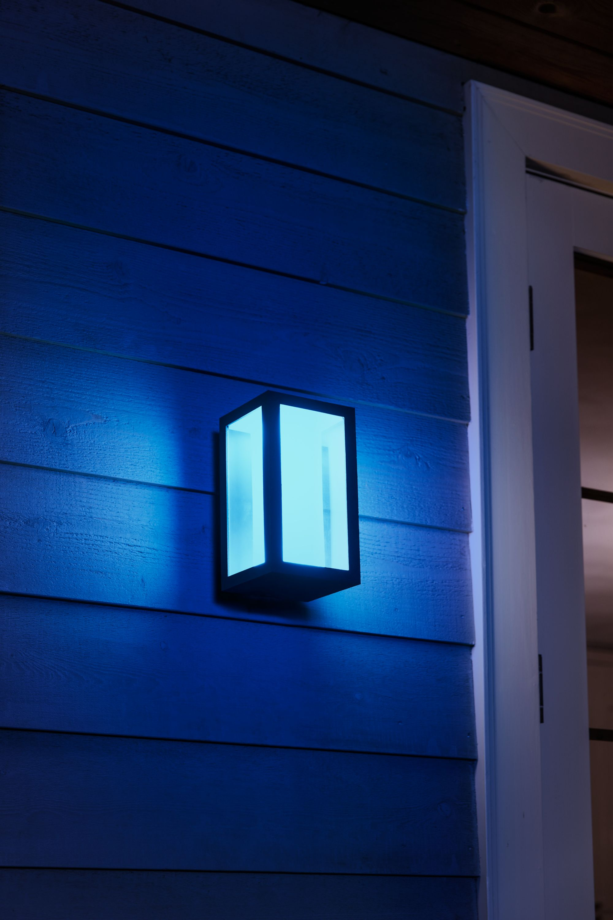 Philips Hue WCA Impress Outdoor Wall Lantern | 8 W | 2000-6500 Hue White Colour Ambiance