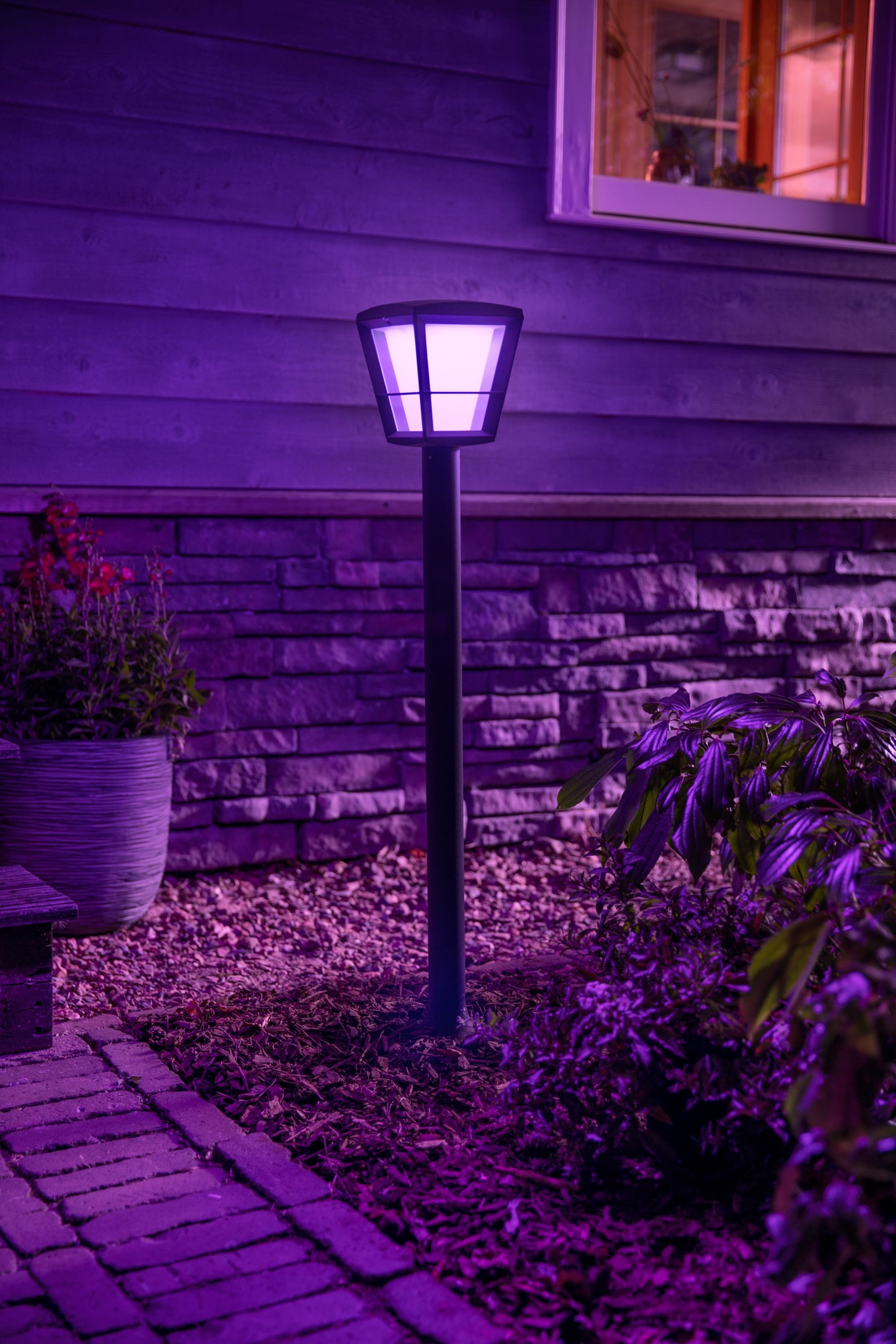 Philips Hue WCA Econic Outdoor Post Lantern | 15 W | 2000-6500 Hue White Color Ambiance