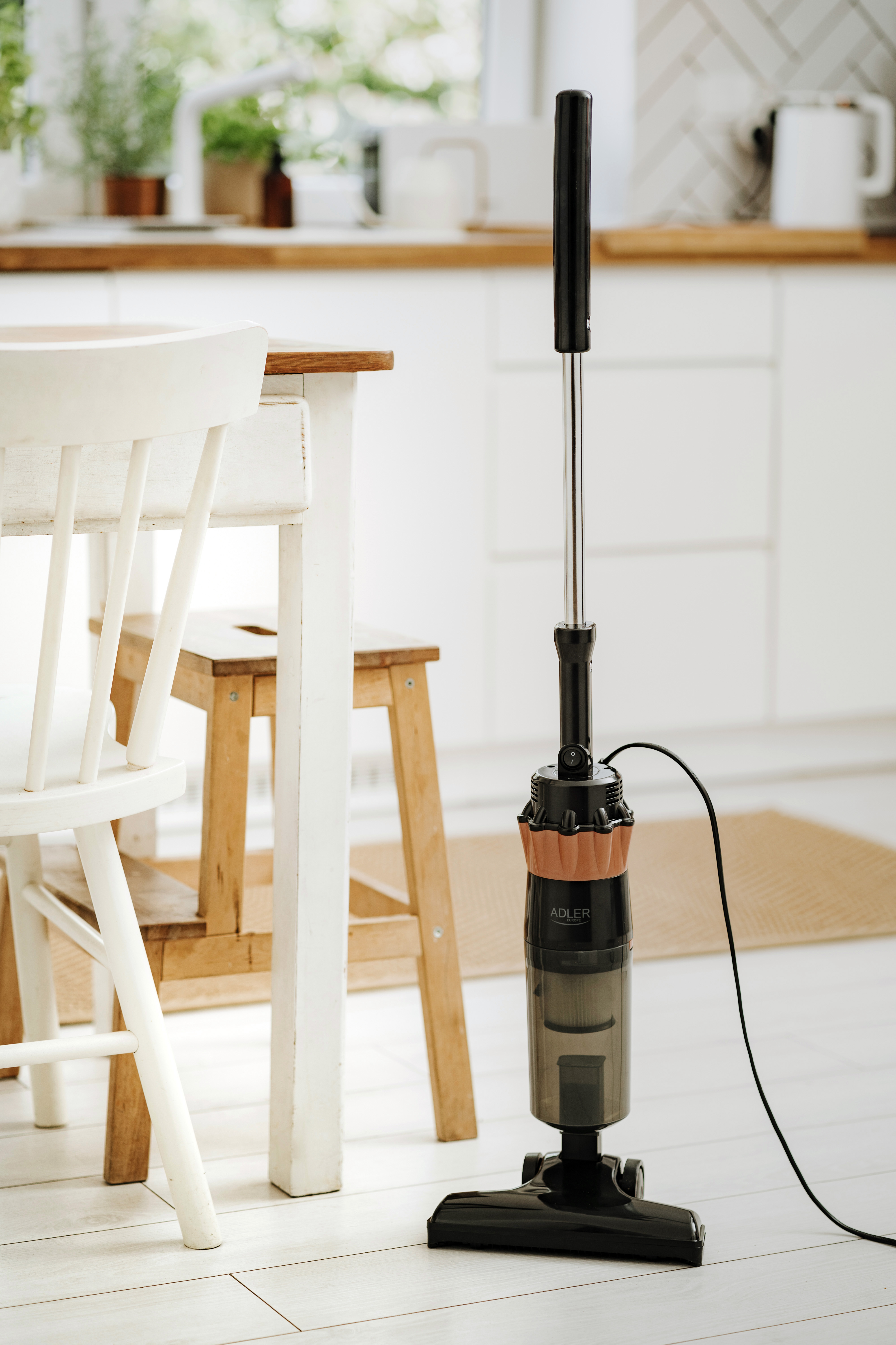 Adler | Vacuum Cleaner | AD 7049 | Corded operating | Handheld 2in1 | Power 600 W | - V | Dust capacity 0.8 L | Black