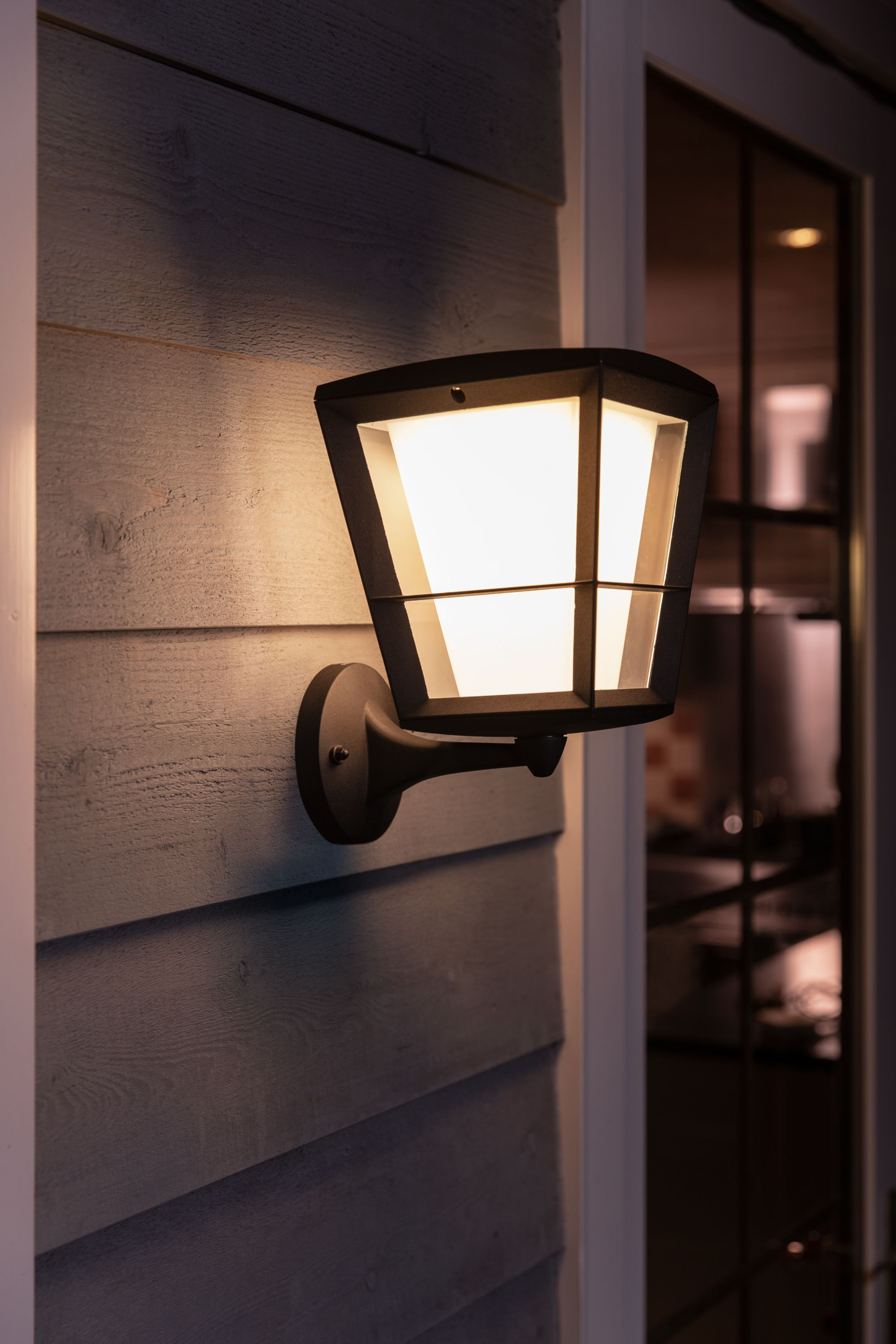 Philips Hue WCA Econic Outdoor Wall Lantern Up | 15 W | 2000-6500 Hue White Colour Ambiance