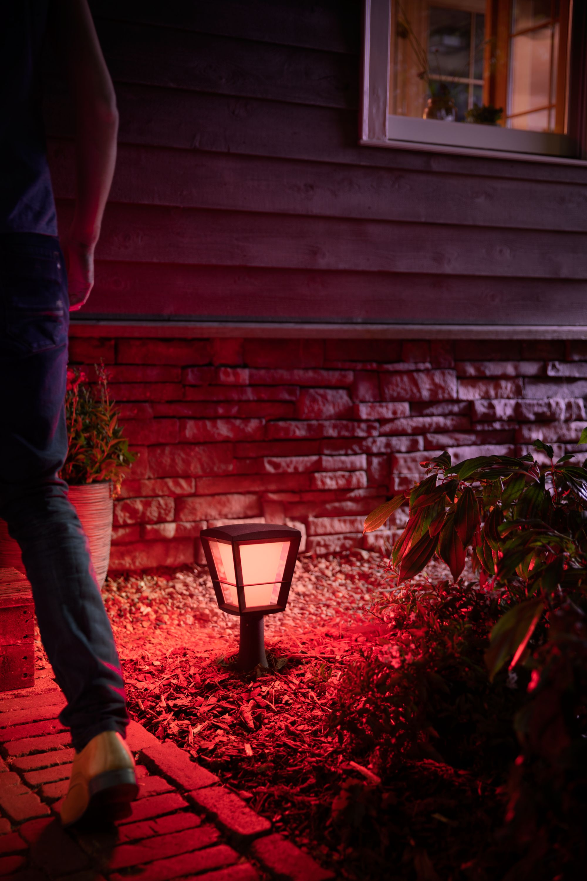 Philips Hue WCA Econic Outdoor Pedestal Lantern | 15 W | 2000-6500 Hue White Colour Ambiance