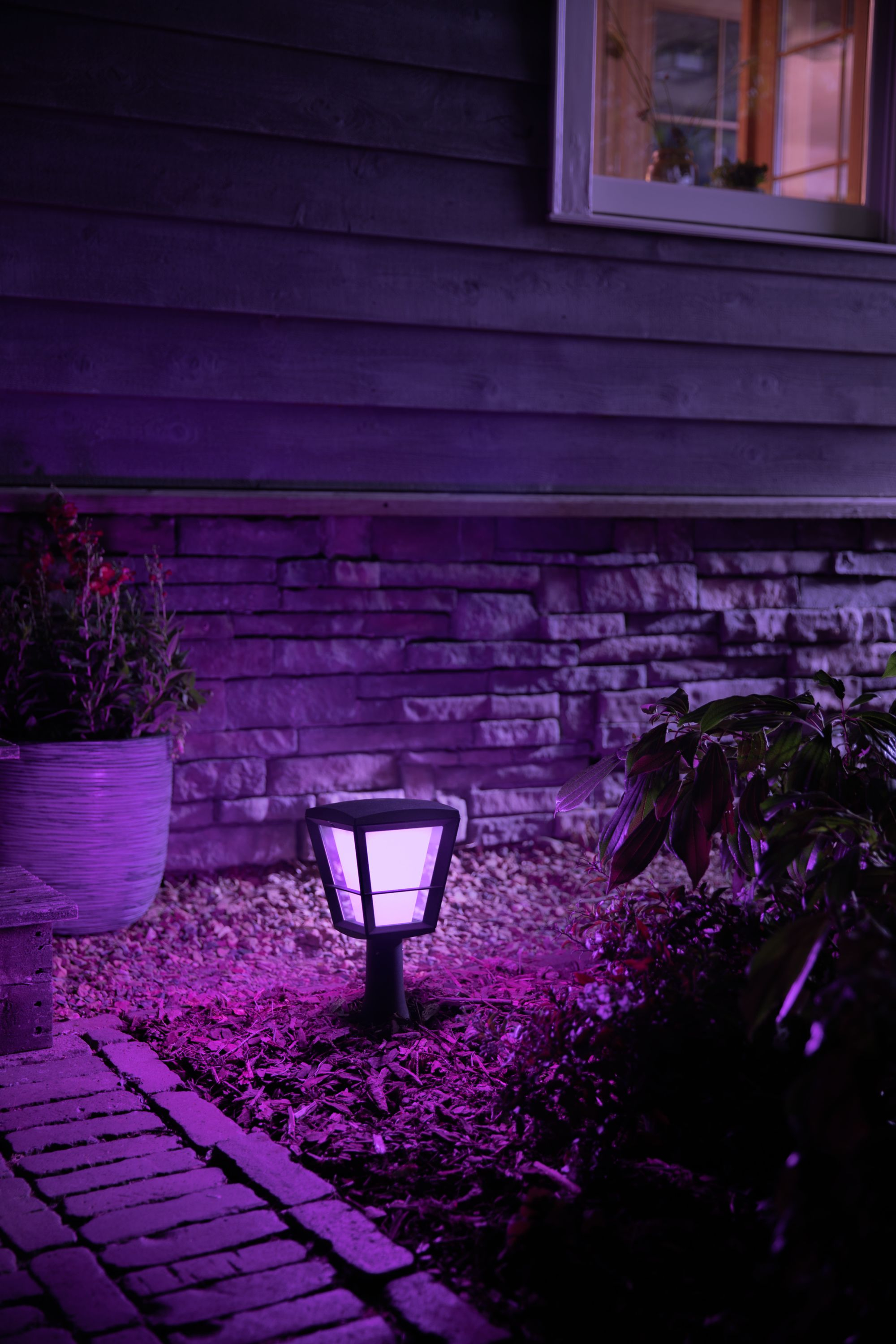 Philips Hue WCA Econic Outdoor Pedestal Lantern | 15 W | 2000-6500 Hue White Colour Ambiance