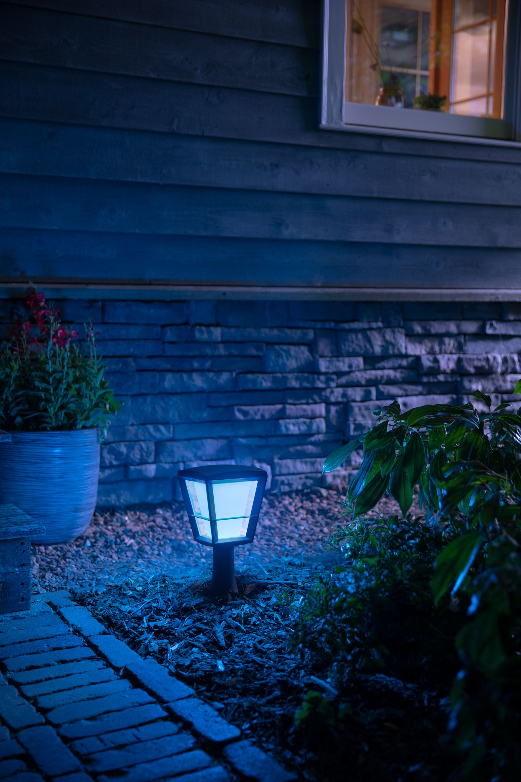 Philips Hue WCA Econic Outdoor Pedestal Lantern | 15 W | 2000-6500 Hue White Colour Ambiance
