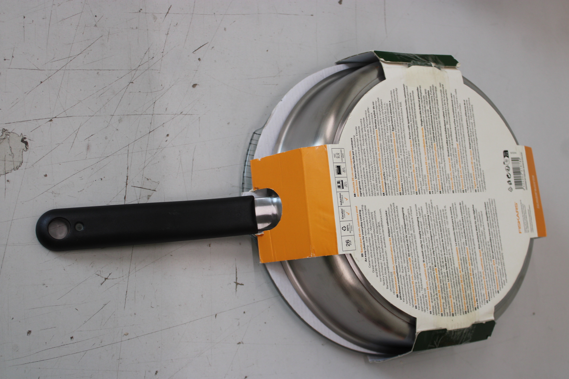 SALE OUT. PAN SAUTE FF 26CM CER COAT W LID 1072314 | Fiskars CHIPPED ENAMEL, SCRATCHED