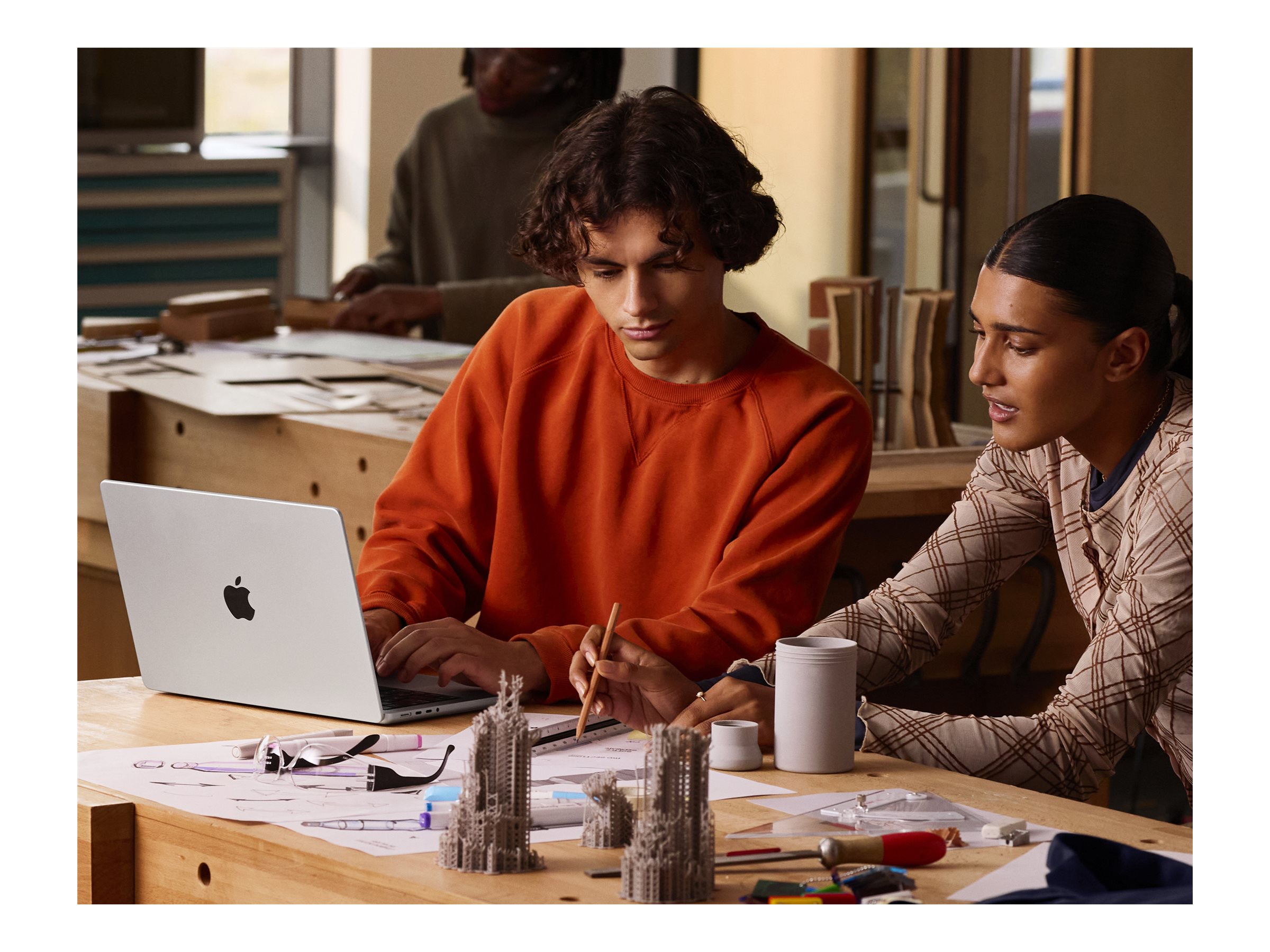 Apple MacBook Pro 14" Apple M5 10C CPU, 10C GPU 16GB/1TB SSD/Silver/SWE | Apple