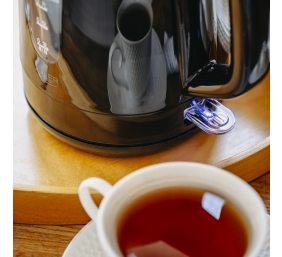 Adler Kettle | AD 1380b | Electric | 2200 W | 1 L | Polypropylene | 360° rotational base | Black