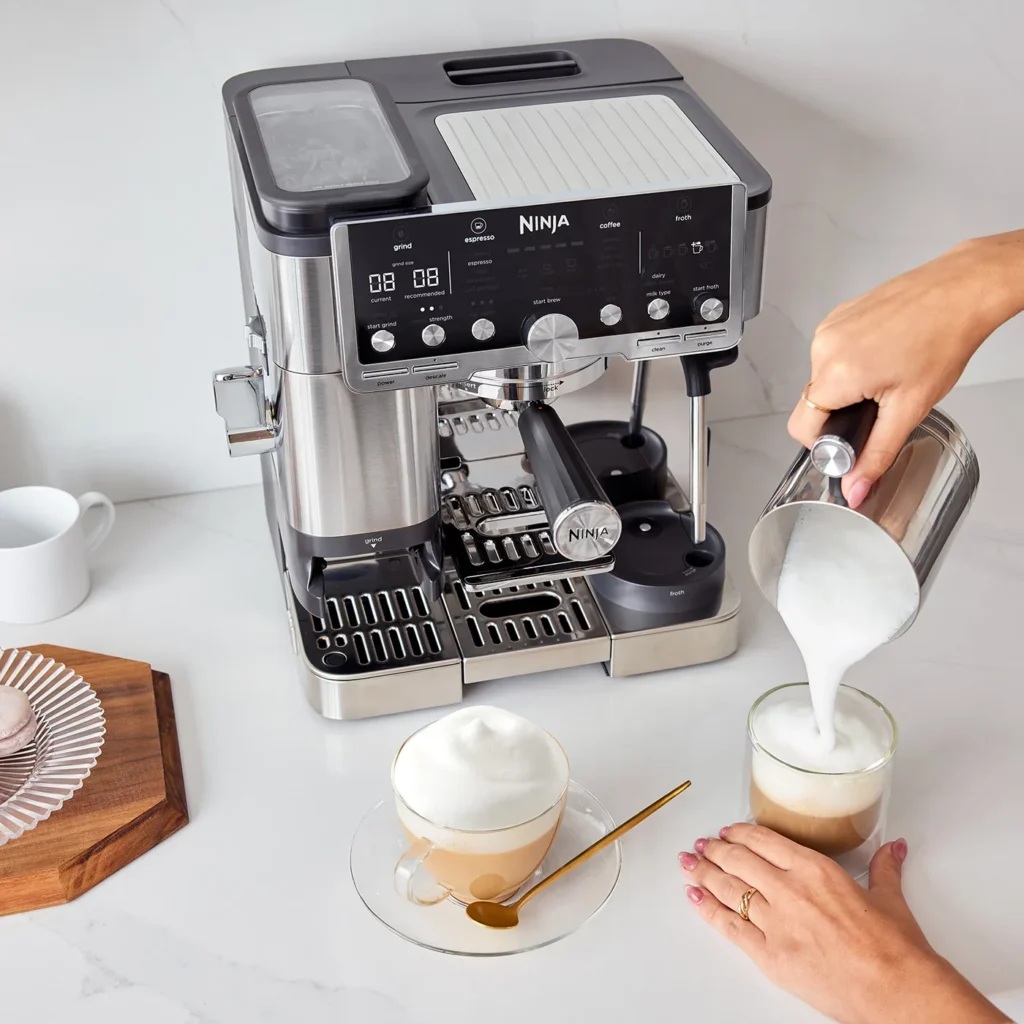 NINJA | Coffee Maker | ES701EU Luxe Café Pro | Pump pressure 9 bar | Built-in milk frother | Ground | 1650 W | Black/Stainless Steel