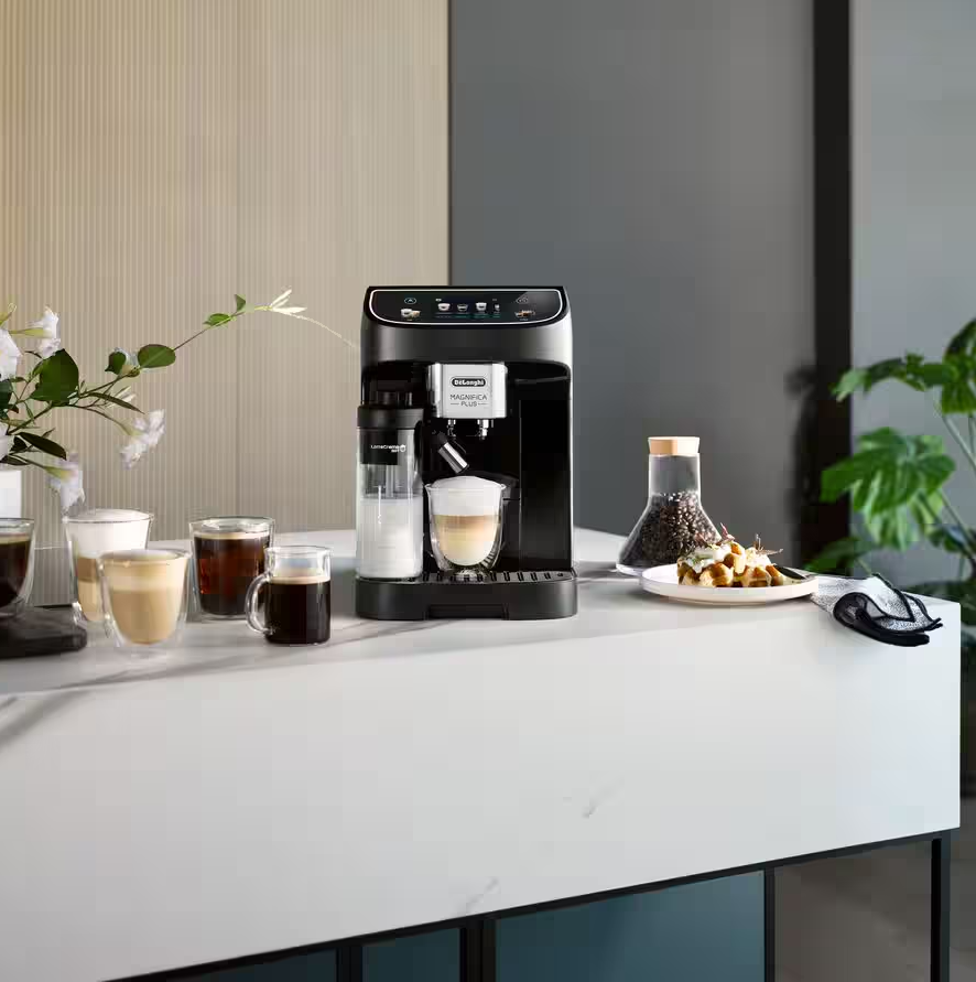 Delonghi Coffee maker | ECAM320.60.B Magnifica Plus | Pump pressure 15 bar | Built-in milk frother | Automatic | 1450 W | Black