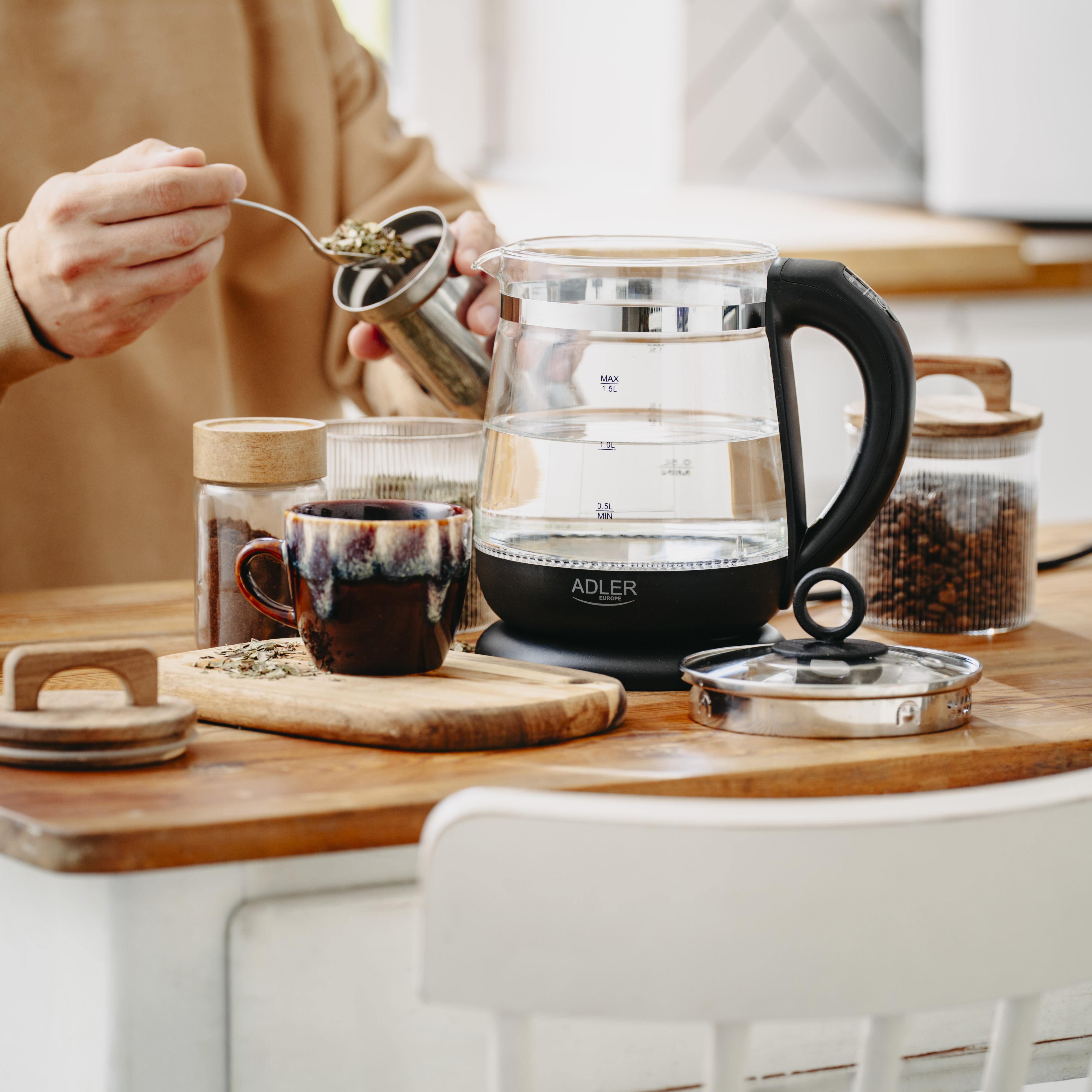 Adler Kettle | AD 1299 | Electric | 2200 W | 1.5 L | Glass | 360° rotational base | Black