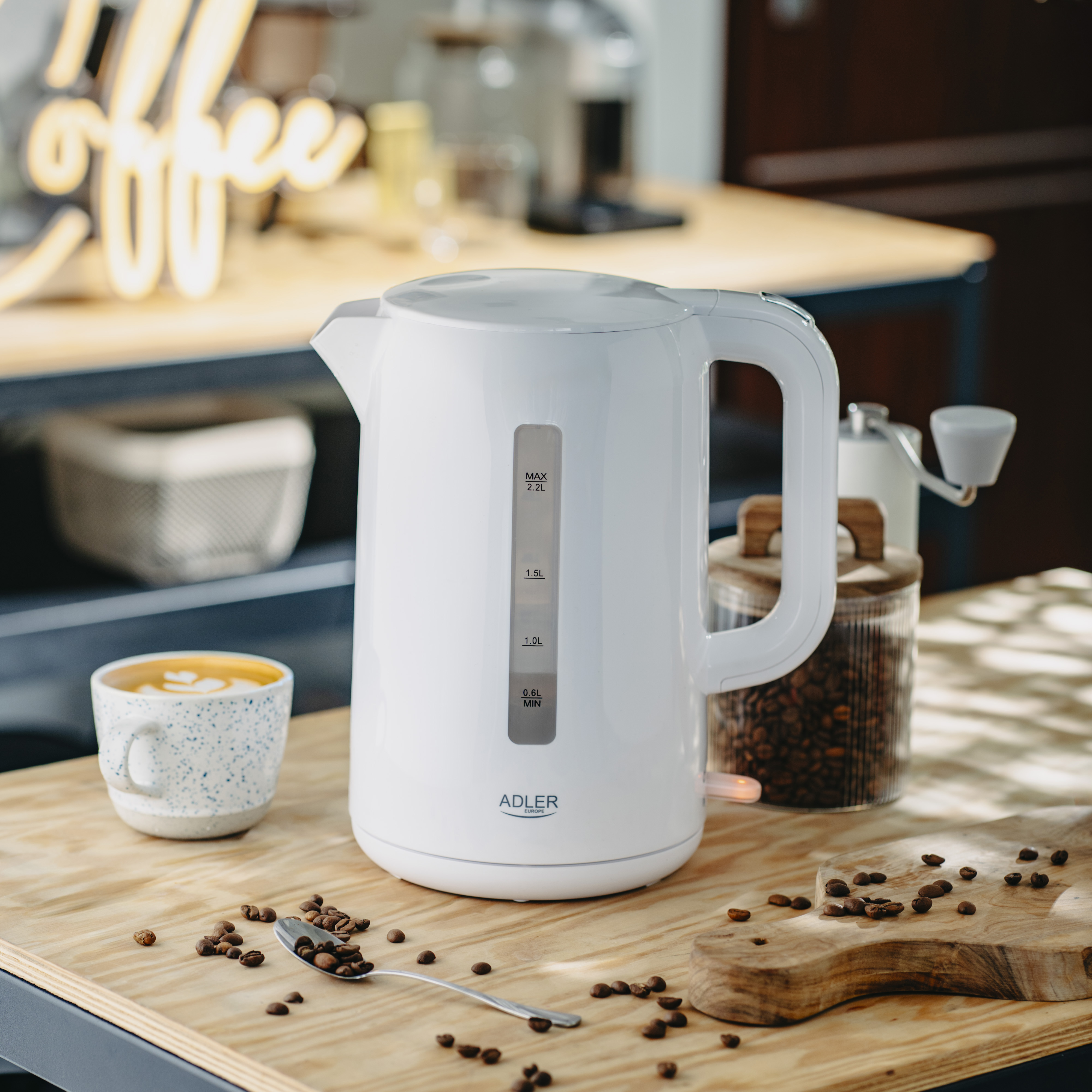 Adler Kettle | AD 1386 | Electric | 1850 W | 2.2 L | Plastic | 360° rotational base | White