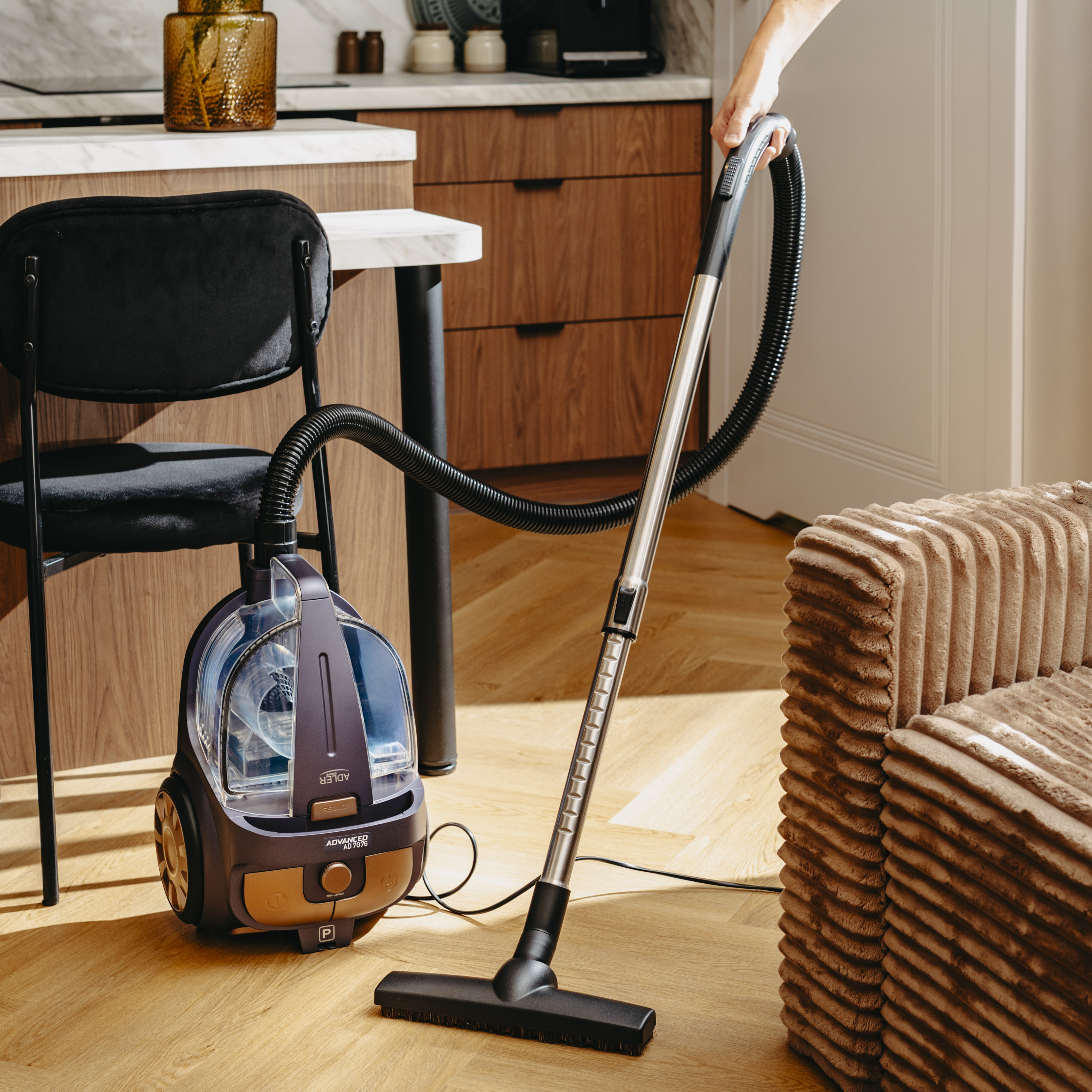 Adler Cyclone Vacuum Cleaner | AD 7076 | Bagless | Power 3000 W | Dust capacity 3.5 L | Violet
