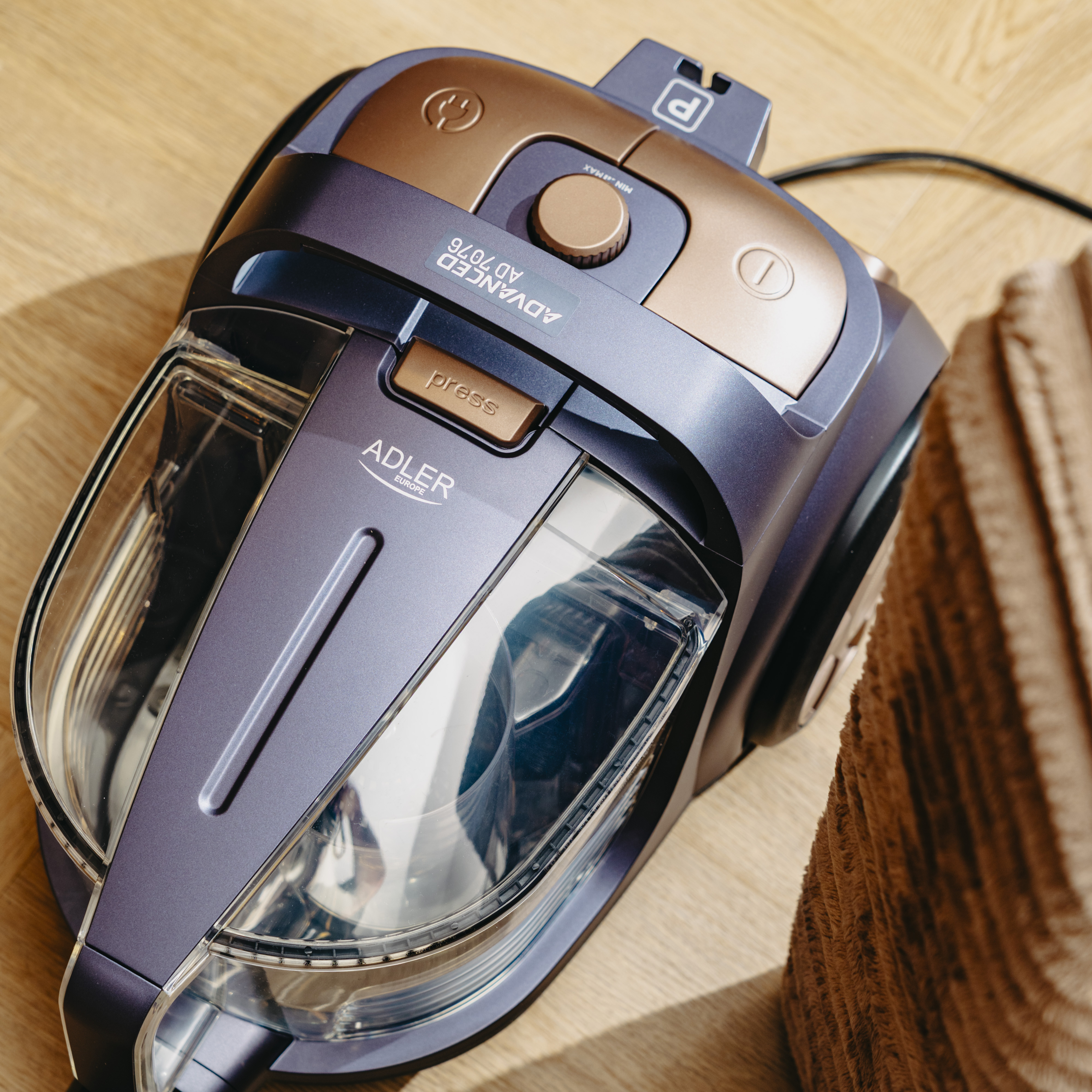 Adler Cyclone Vacuum Cleaner | AD 7076 | Bagless | Power 3000 W | Dust capacity 3.5 L | Violet