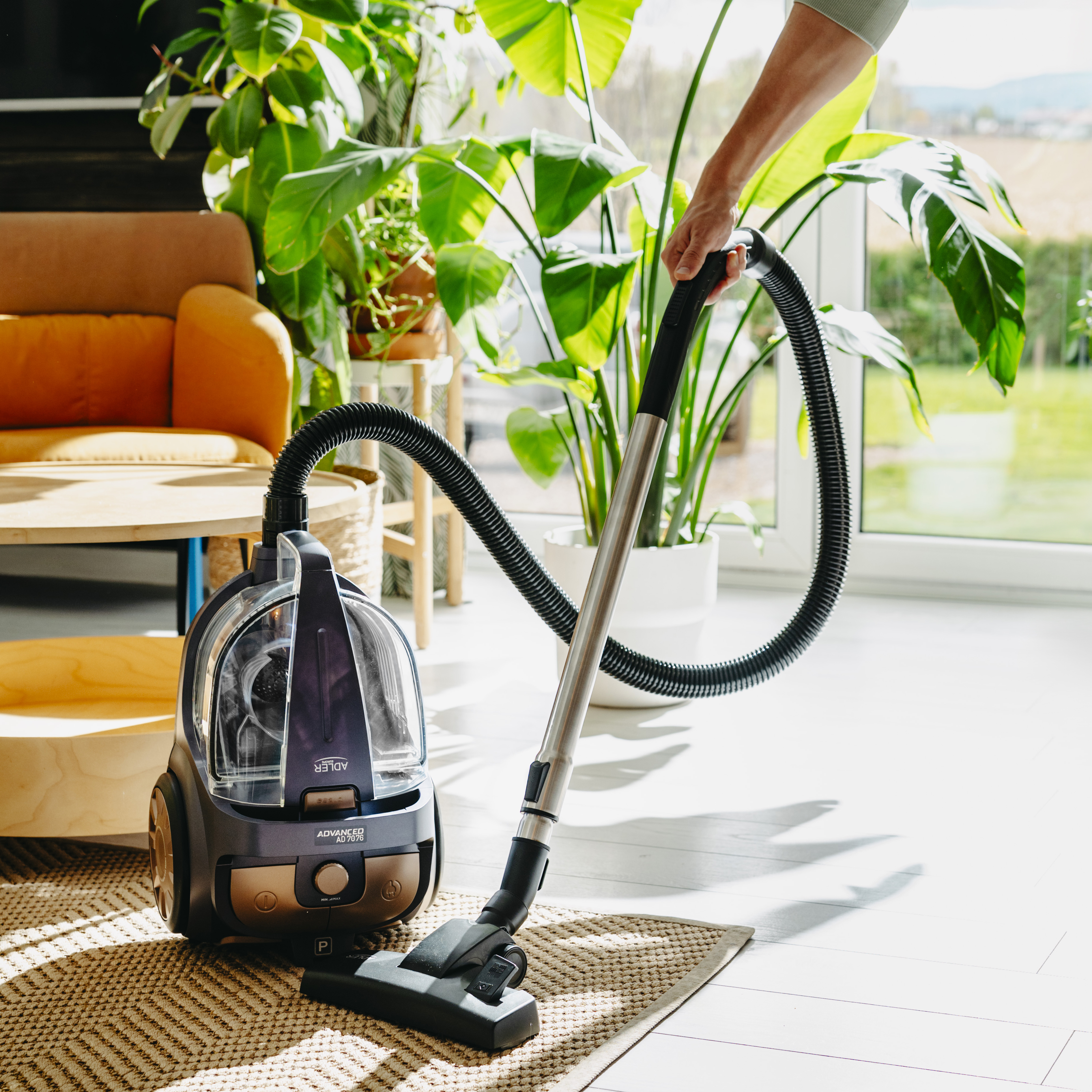 Adler Cyclone Vacuum Cleaner | AD 7076 | Bagless | Power 3000 W | Dust capacity 3.5 L | Violet
